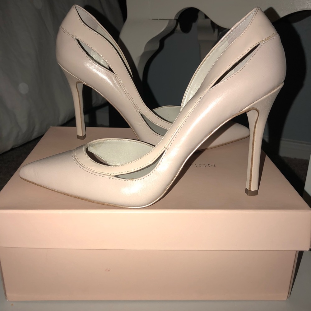 BCBG bide pointy heel